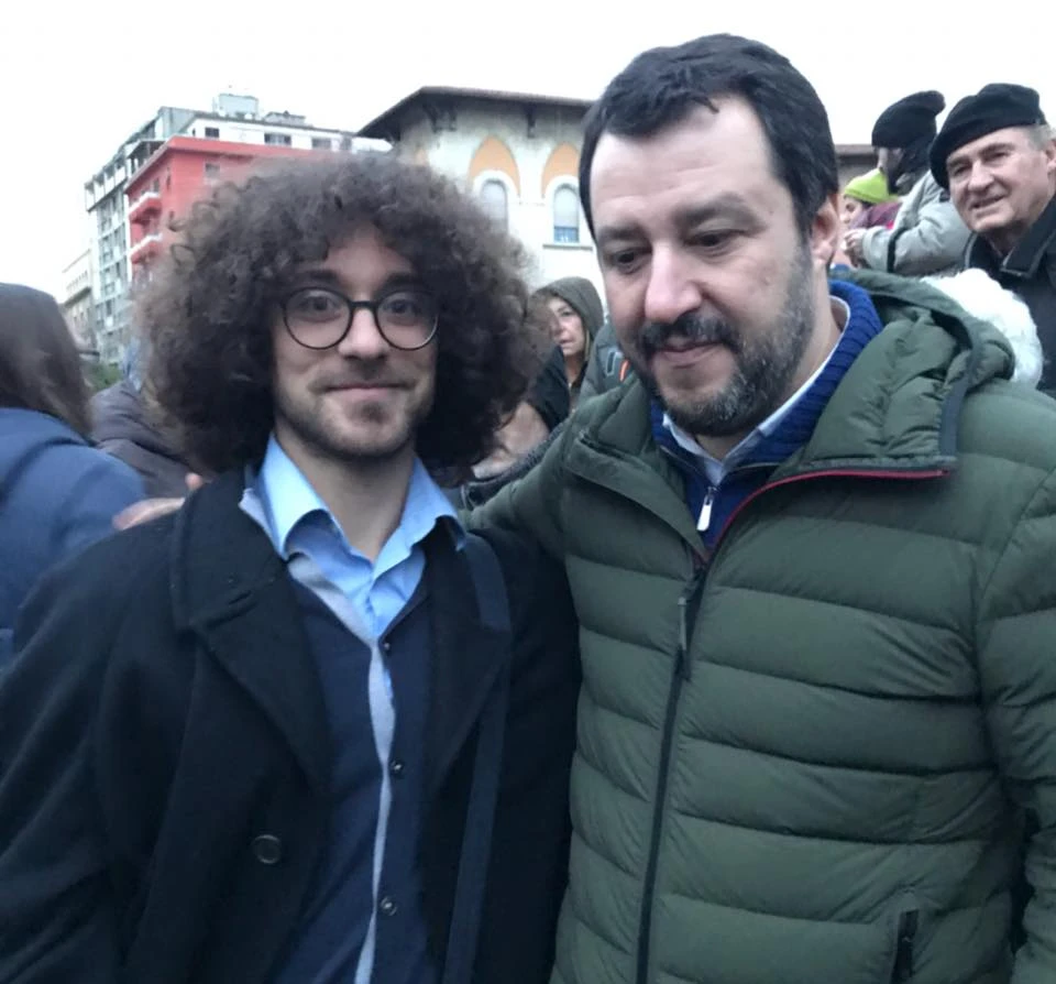 Matteo Salvini, il candidato della Bonino si finge leghista e fa un selfie con lui: come gli spezza il cuore