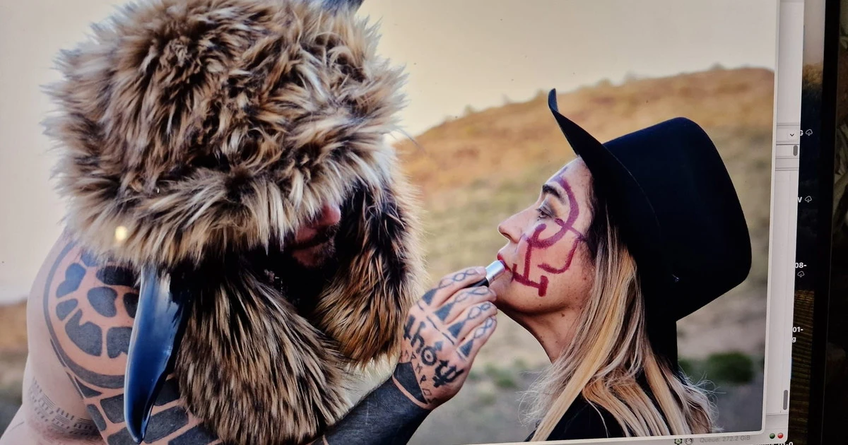 Dopo The Lady, Lory Del Santo firma un docufilm sui seguaci di QAnon