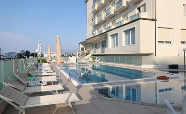 Indagato il papà della bimba annegata in piscina