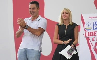 Vannacci a Pontida: "Lo straniero ci ha già invaso, ruba e stupra. Ma per lui c'è un solo futuro: remigrazione"