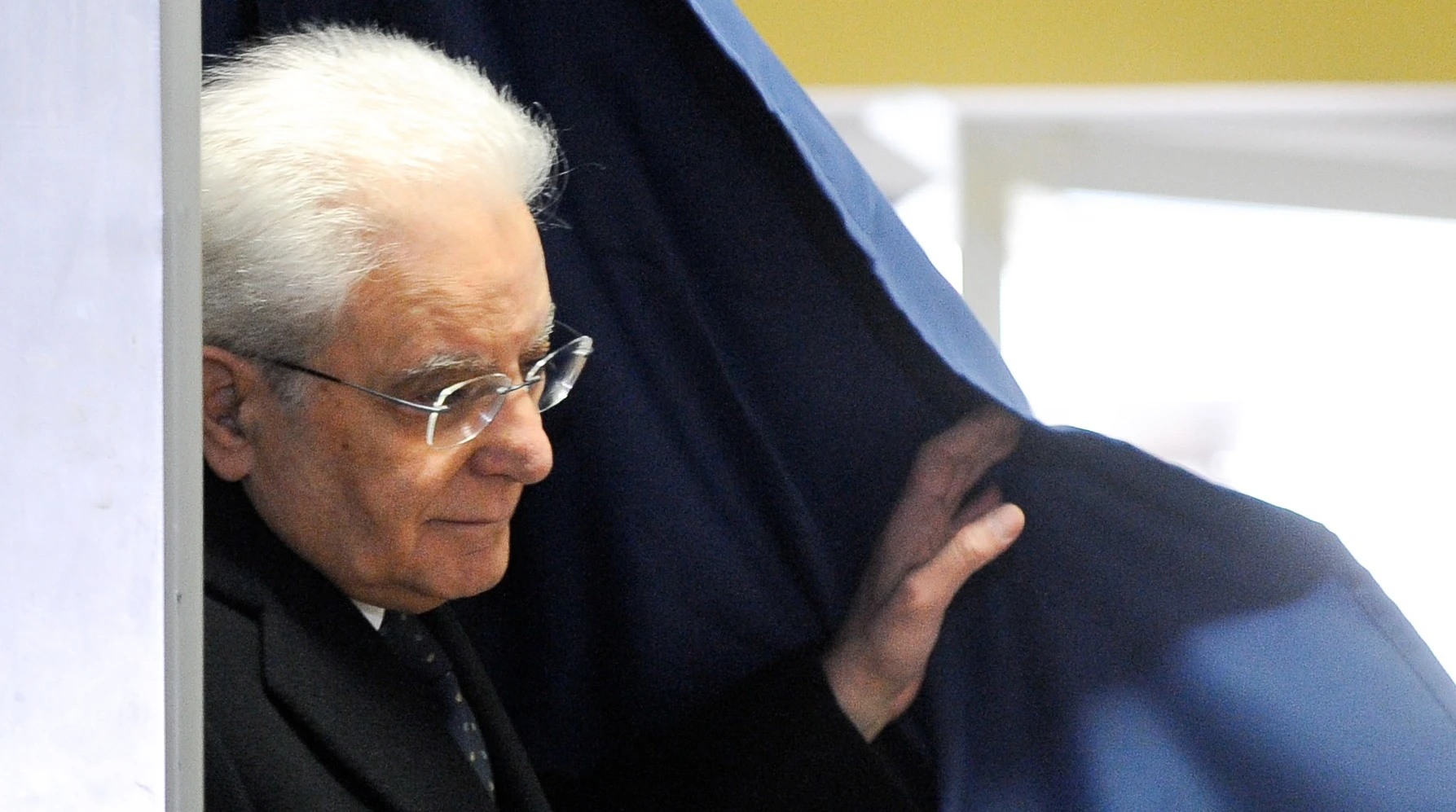 Sergio Mattarella, le prima parole dopo il voto: "Ora responsabilità". Si rivolge al Pd?