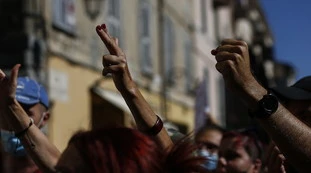 Roma, antifascisti in piazza? Spunta la scritta della vergogna