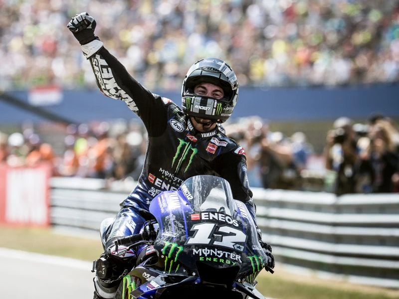 VINALES DOMINA A SEPANG DAVANTI A MARQUEZ, SUL PODIO ANCHE DOVIZIOSO