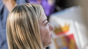 Meloni, riecco il metodo anti-Berlusconi: come vogliono affossarla