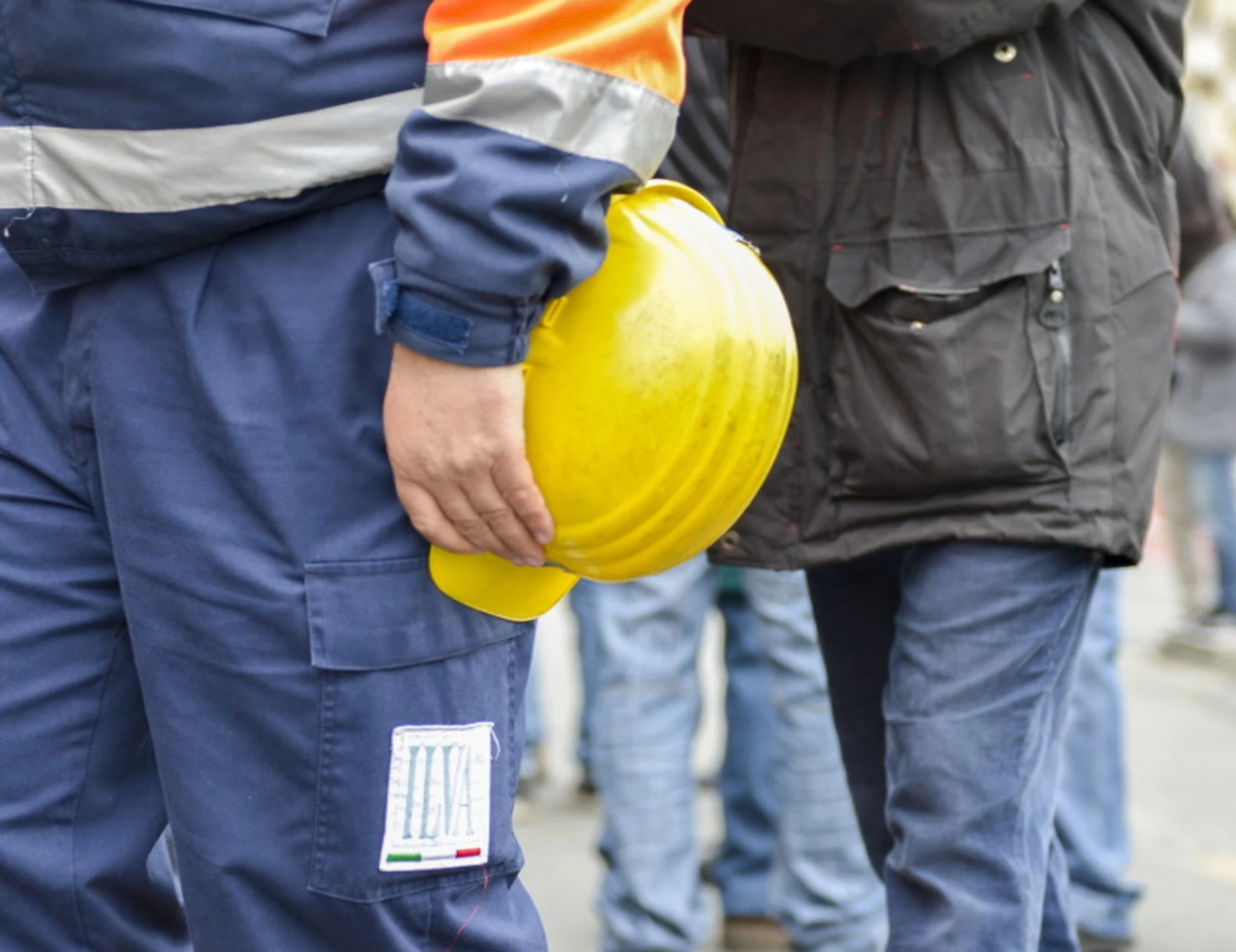 Genova, la denuncia della Uil: "Pestati a calci e pugni da quelli della Fiom"