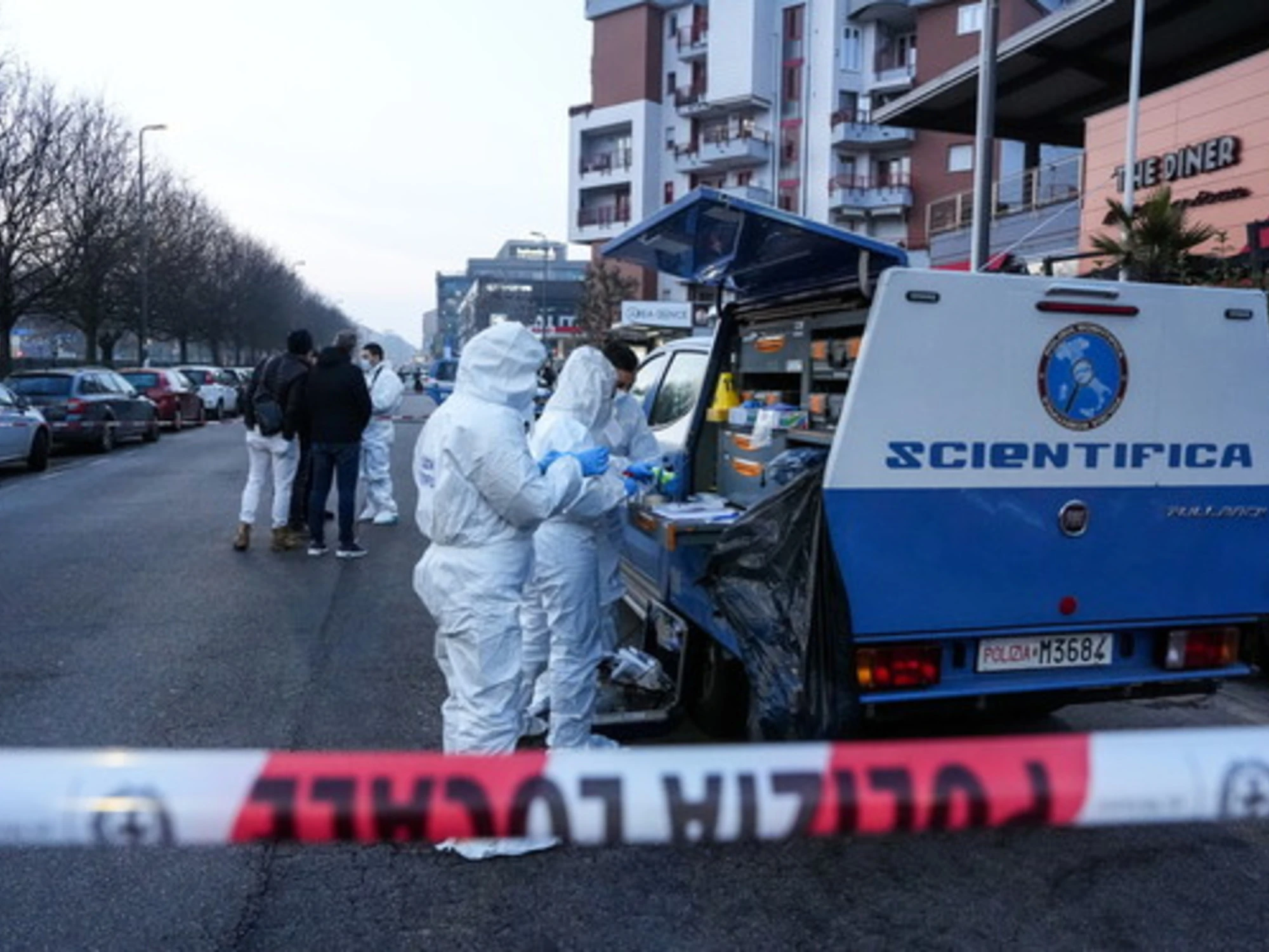 Rogoredo, indagati i 4 poliziotti che hanno risposto al fuoco di Liu Wenham