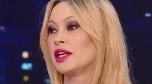I fatti vostri, Anna Falchi e la confessione più intima: "Ecco perché piaccio anche alle donne"