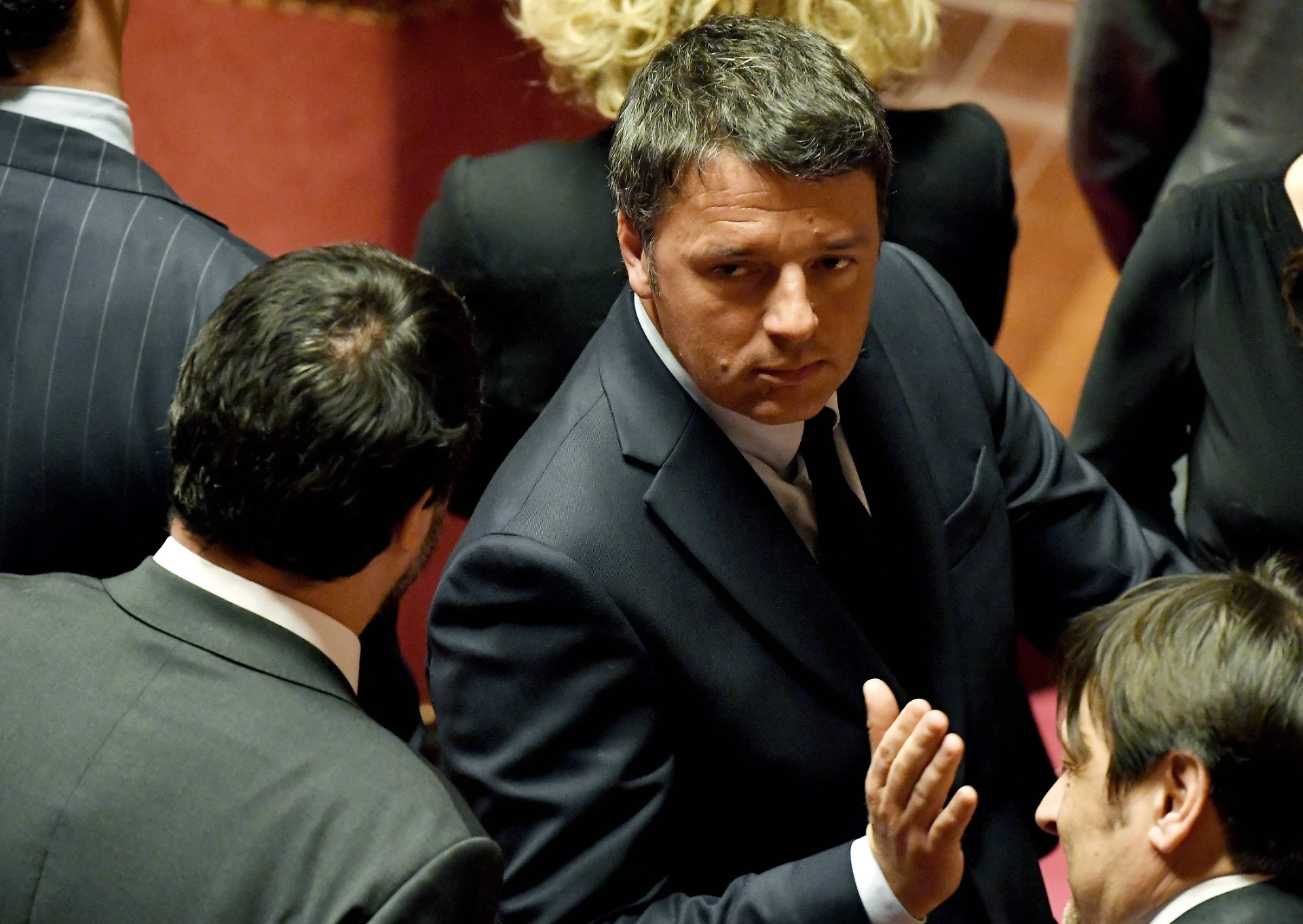 "Se trattiamo con loro...". La frase rubata a Renzi: tutta la verità sull'inciucio