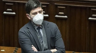 Dpcm, Roberto Speranza: "Natale e feste, vietato uscire dal comune. Terza ondata dietro l'angolo". Sul vaccino: "Gratis per tutti"
