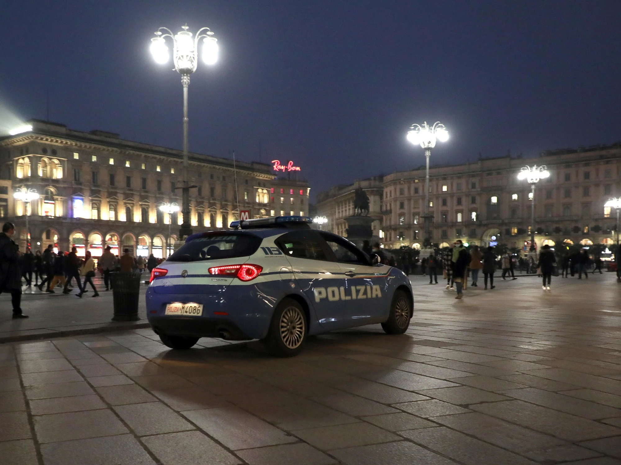 Milano, accoltella il collega in zona stazione: choc, chi è l'aggressore