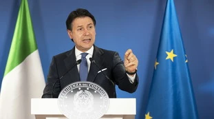 Giuseppe Conte: "Spostamenti tra Comuni a Natale? Ok, ma decide il Parlamento sovrano"