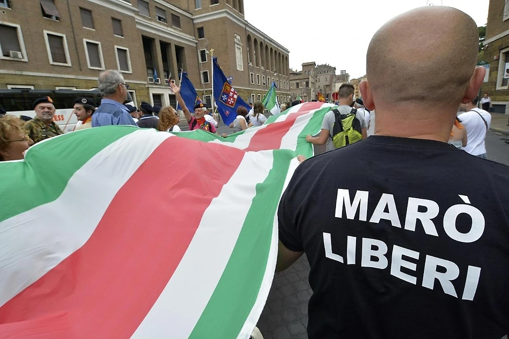 In corteo a Roma per chiedere la liberazione dei Marò Latorre e Girone