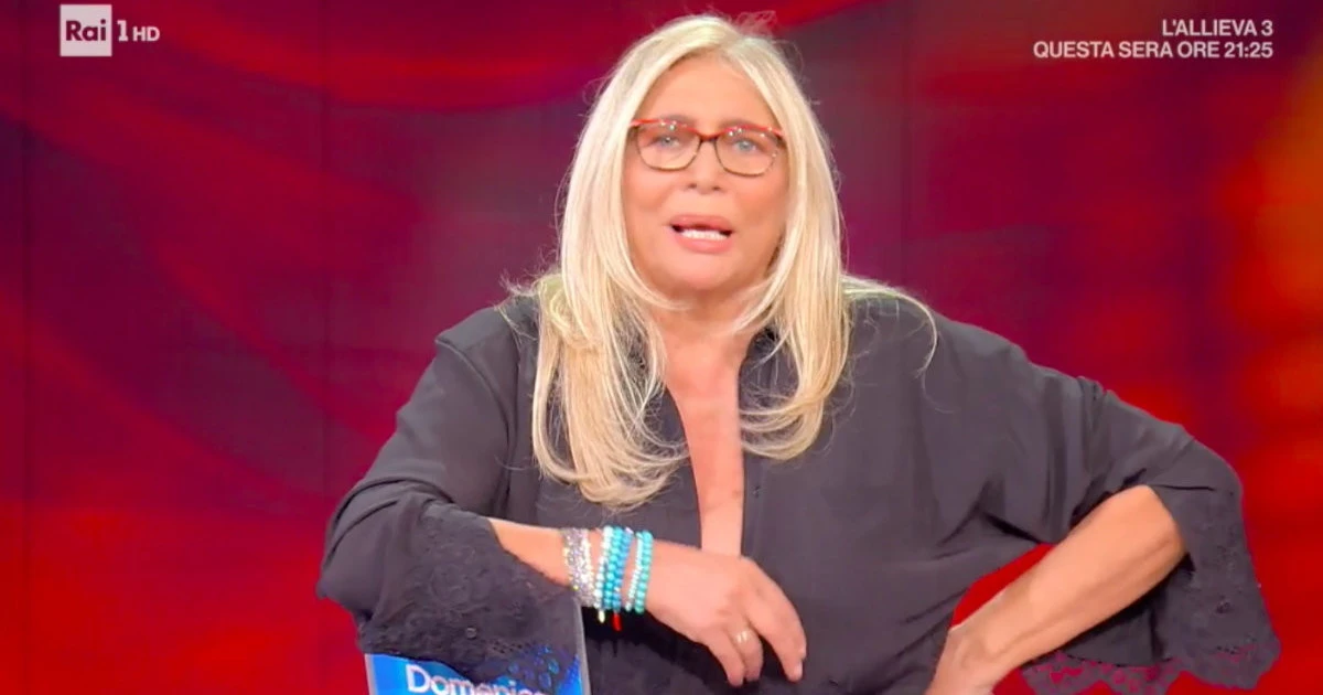 Domenica In, “cambiate subito canale”: Mara Venier nel panico, Barbara d’Urso irrompe in studio