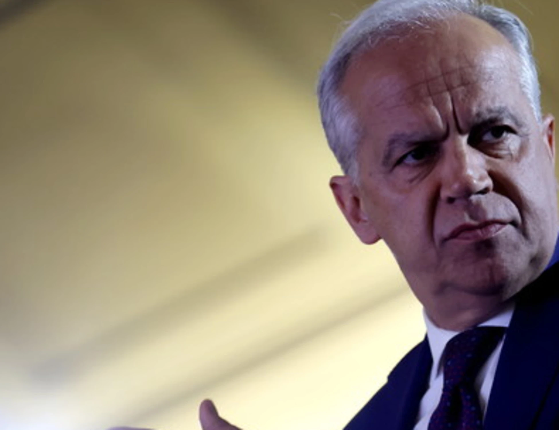 Piantedosi: "Basta pregiudizi, gli agenti in strada rischiano la vita"
