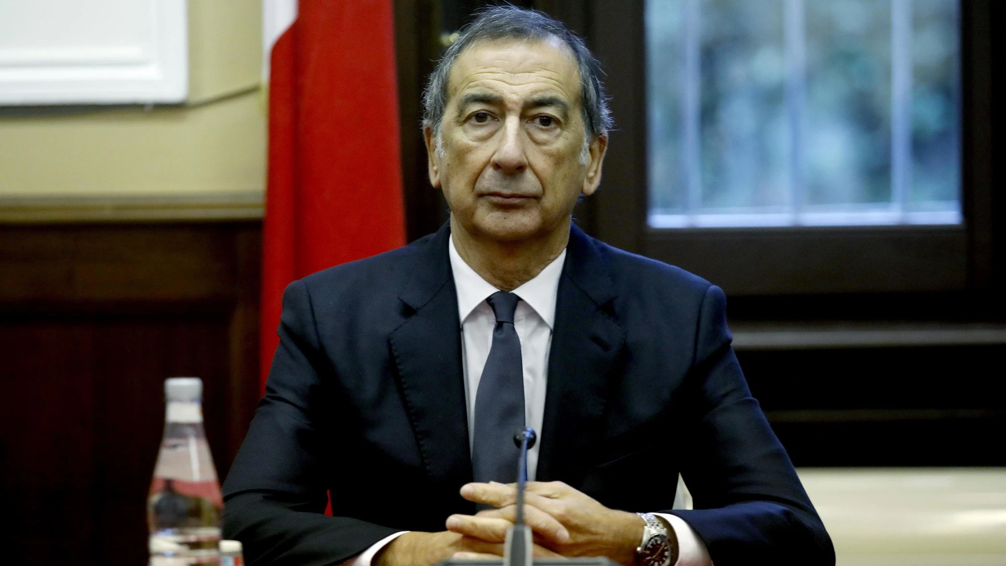 Beppe Sala, il capo di gabinetto passa col rosso: recidivo, maxi-multa e patente ritirata