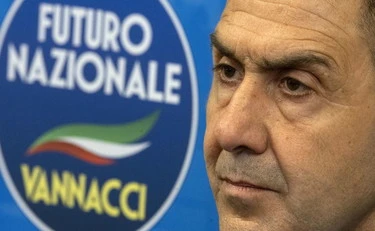 https://media.liberoquotidiano.it/WtmQM1B76RyJ9UVNt6Uvrw-MiBXjxRY1iwisQ8sIzjU/width:800/quality:90/aW1hZ2VzLzIwMjYvMDYvMDIvMDk0NDM4MDIyLWUwOTVhMGJjLTQ1NjktNDA4Ni05ZTY1LWM5YWM2YTI4YzQ5Zi5qcGc.webp
