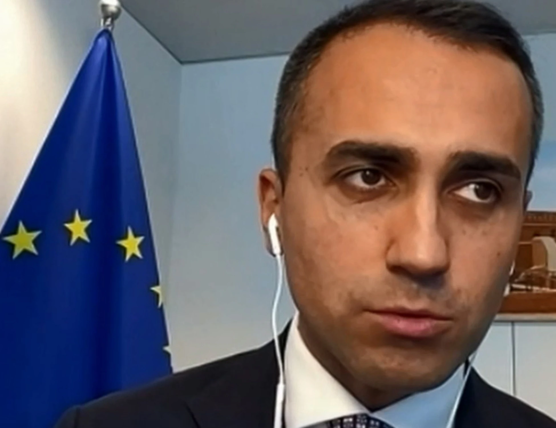 Di Maio si sveglia e parla di Iran: "4 obiettivi", travolto dagli sfottò