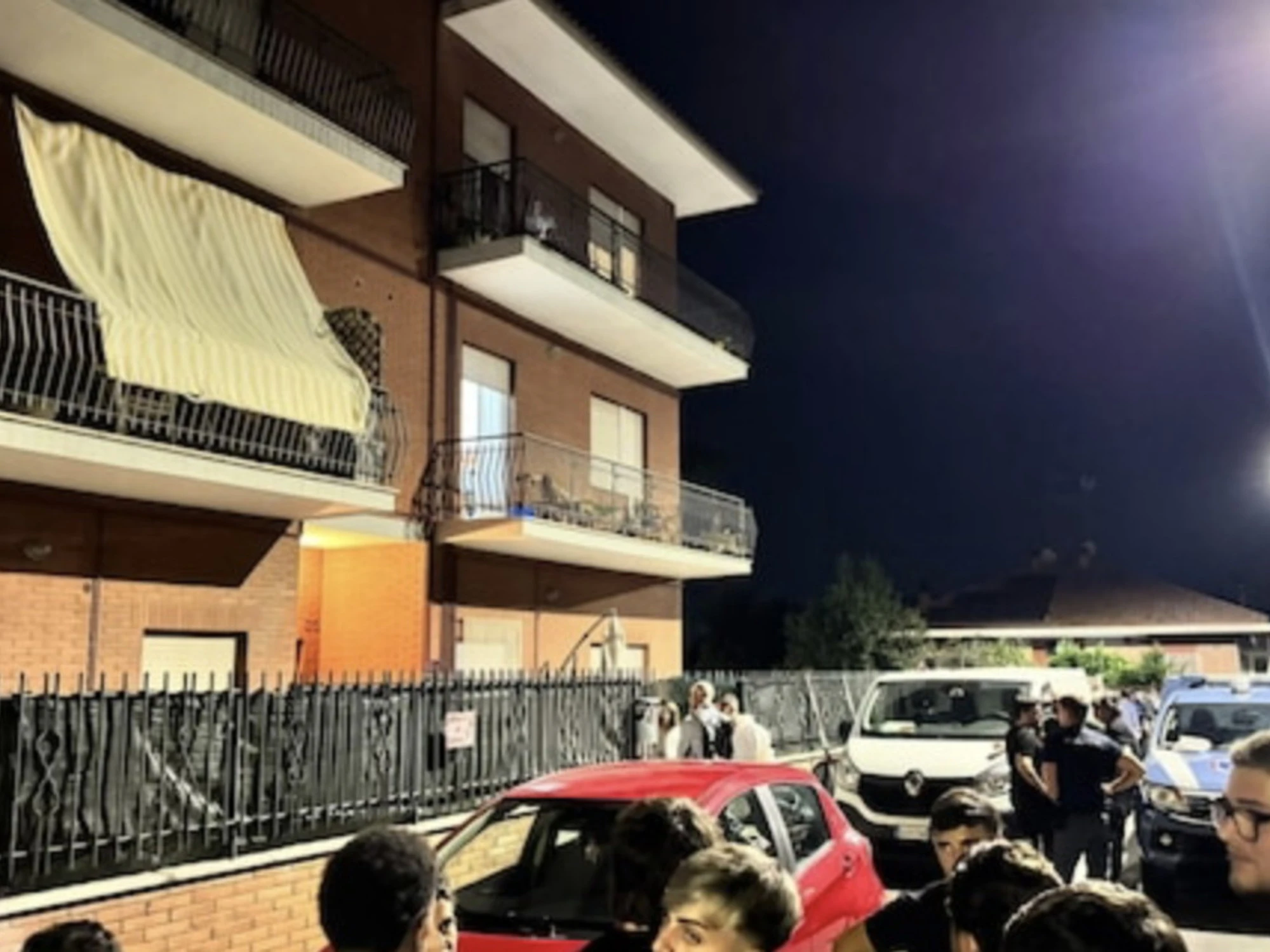 Madre, padre e figlia di 5 anni: sterminata una famiglia a Roma, killer in fuga