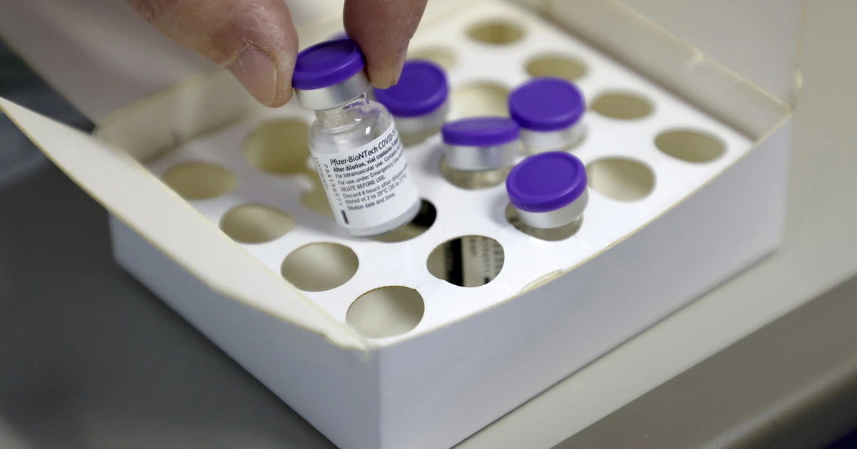 Vaccino, Giuseppe Conte passa alle vie legali contro AstraZeneca e Pfizer: "Ridotte le dosi di vaccino, inaccettabile"