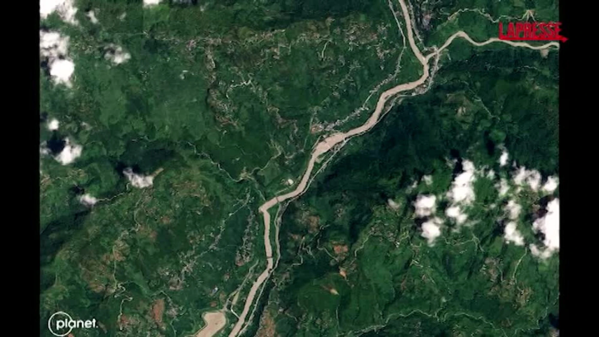 Il Nepal prima e dopo l'inondazione: le impressionanti immagini dal satellite