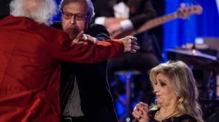 Iva Zanicchi, Sgarbi e Mughini "come due ubriaconi. E Giampiero...". Del tutto fuori controllo