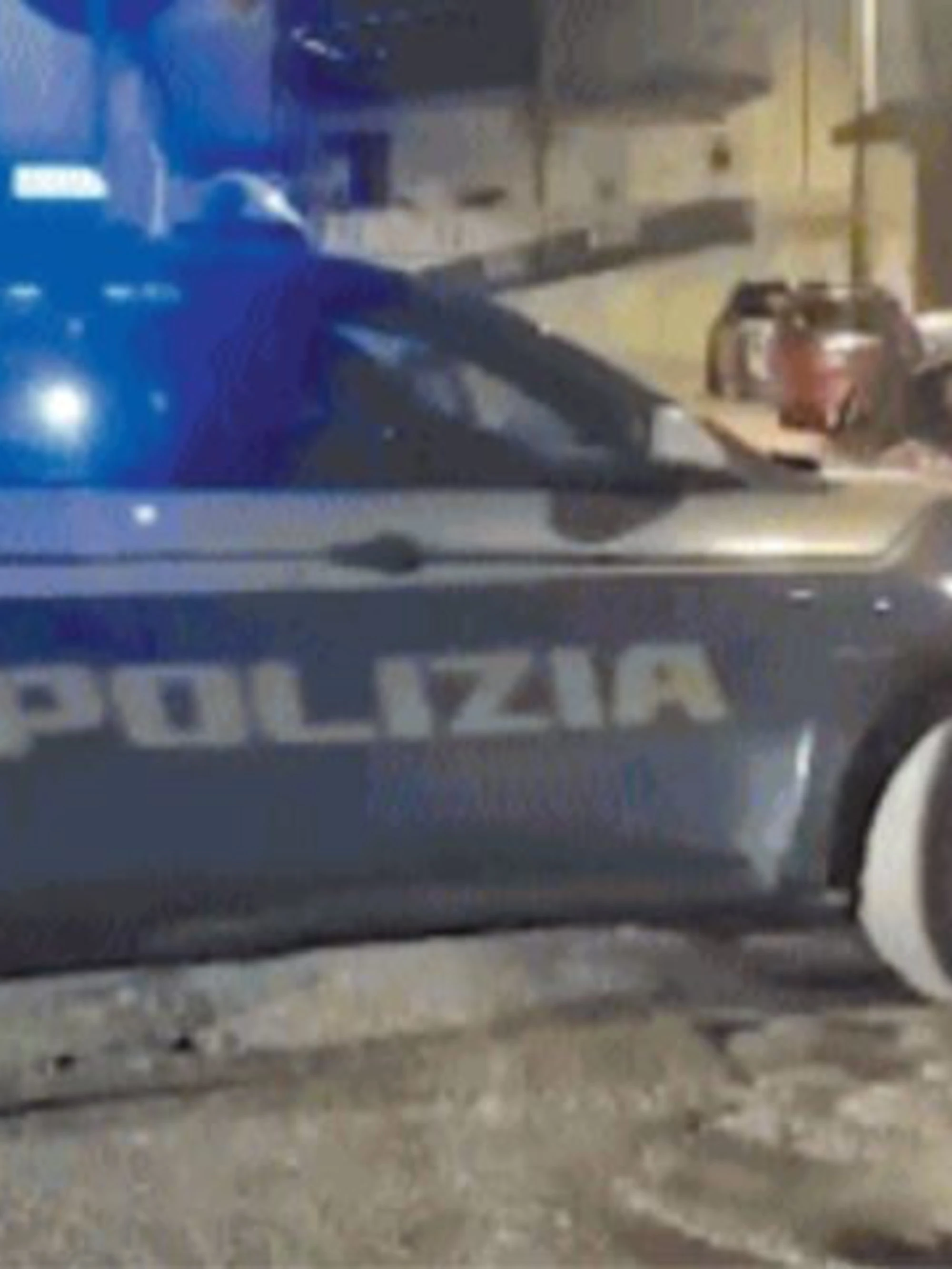 Milano, accoltellato da tre nordafricani per un borsello: è gravissimo