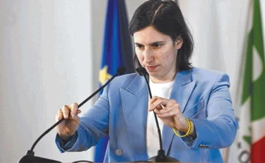 Elly Schlein, un fantasma tra ambizioni e sogni