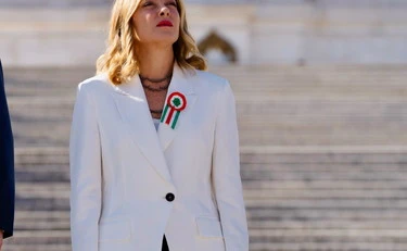 Torino, "Meloni criminale": scritta-choc in piazza