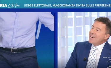 L'aria che tira, rissa tra il dem Romano e Bocchino: "Me ne vado", "Bravo, fai una cosa utile..."
