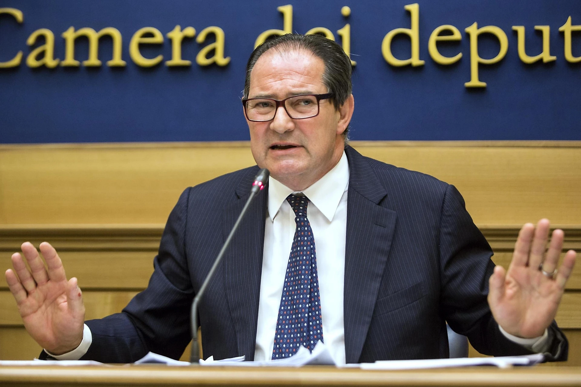 Giancarlo Galan e la villa confiscata per le tangenti Mose: la lascia dopo aver portato via i termosifoni