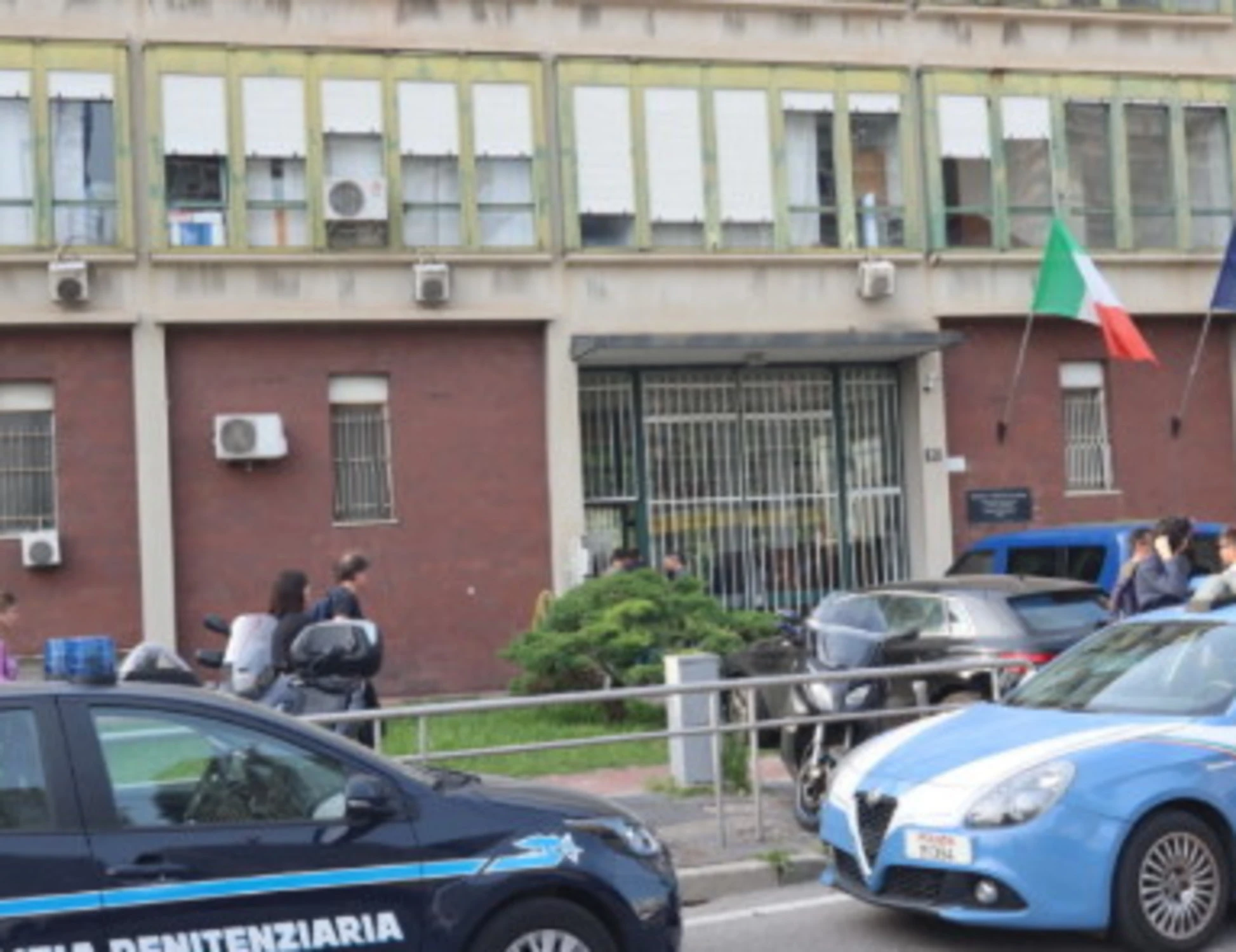 Il rosso e il nero, dal caso Alemanno alla proposta di Giachetti: il problema "carceri affollate"