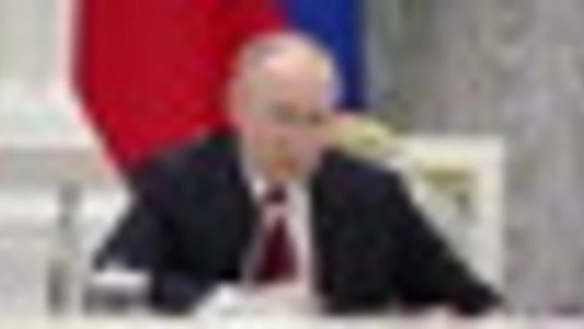 Putin ai soldati russi: "Kiev vuole dividerci, ma non ci riusciranno"