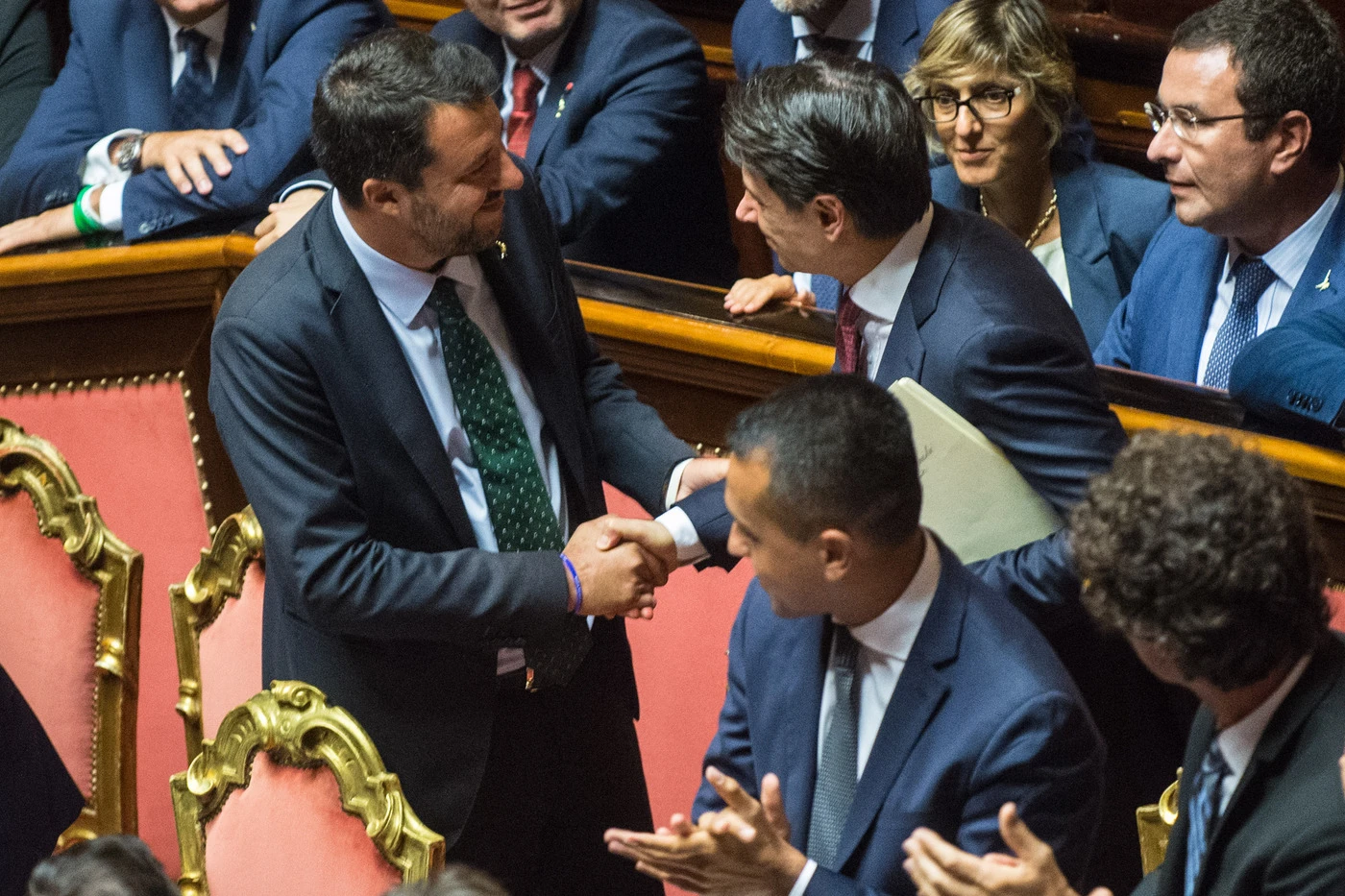 Matteo Salvini ritira la mozione di sfiducia contro Giuseppe Conte. La Lega spariglia, trappola per Di Maio