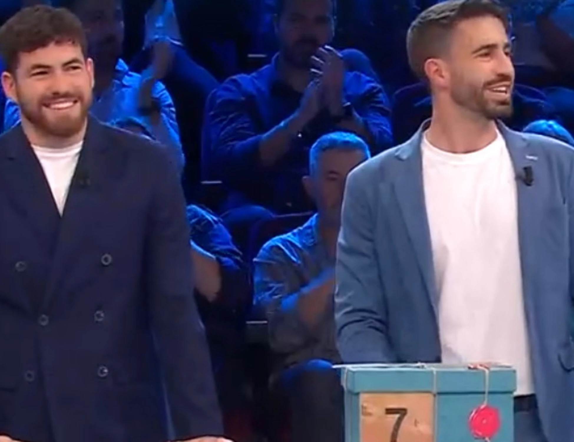 Affari Tuoi, Valerio e Francesco fanno impazzire le telespettatrici: "Fratelli boni"
