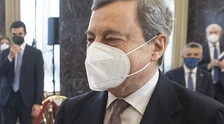 Mario Draghi, l'indiscrezione di Dagospia: "Una sola, ecco quando". Panico tra i giornalisti, una lezione a Rocco Casalino?