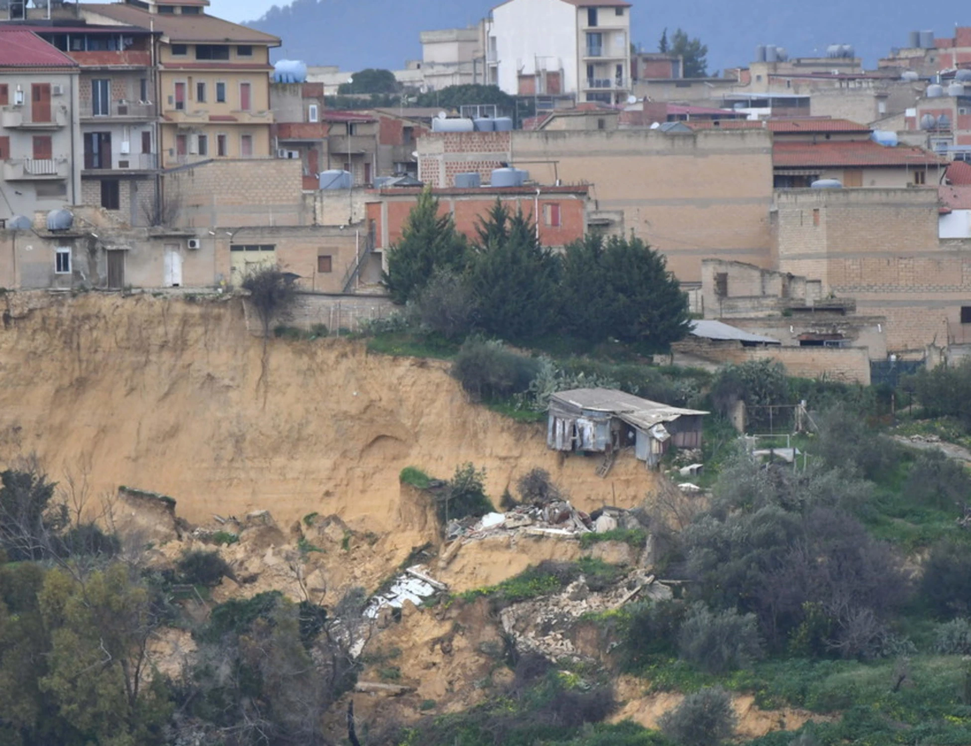 Niscemi, "peggio del Vajont": la frana non si ferma, scenari apocalittici