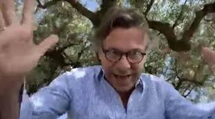 Nicola Porro sulla manifestazione a Bologna: "In ginocchio per George Floyd ma scordano i nostri cassintegrati"
