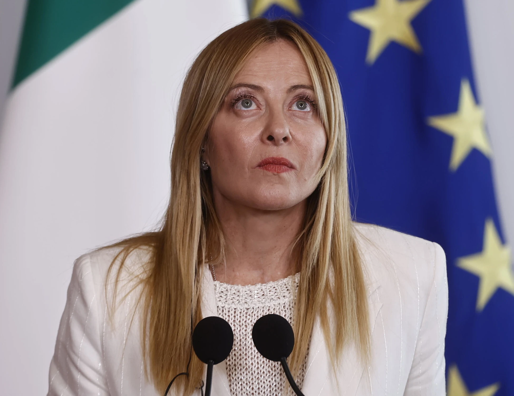 Giorgia Meloni e il record, sconcerto a Bari: chi scende in piazza a rosicare