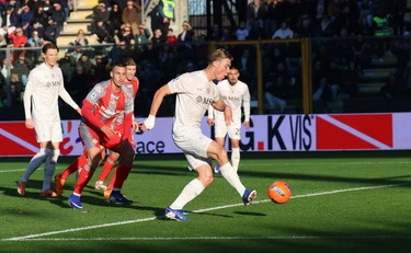 Hojlund oro del Napoli: una doppietta stende la Cremonese