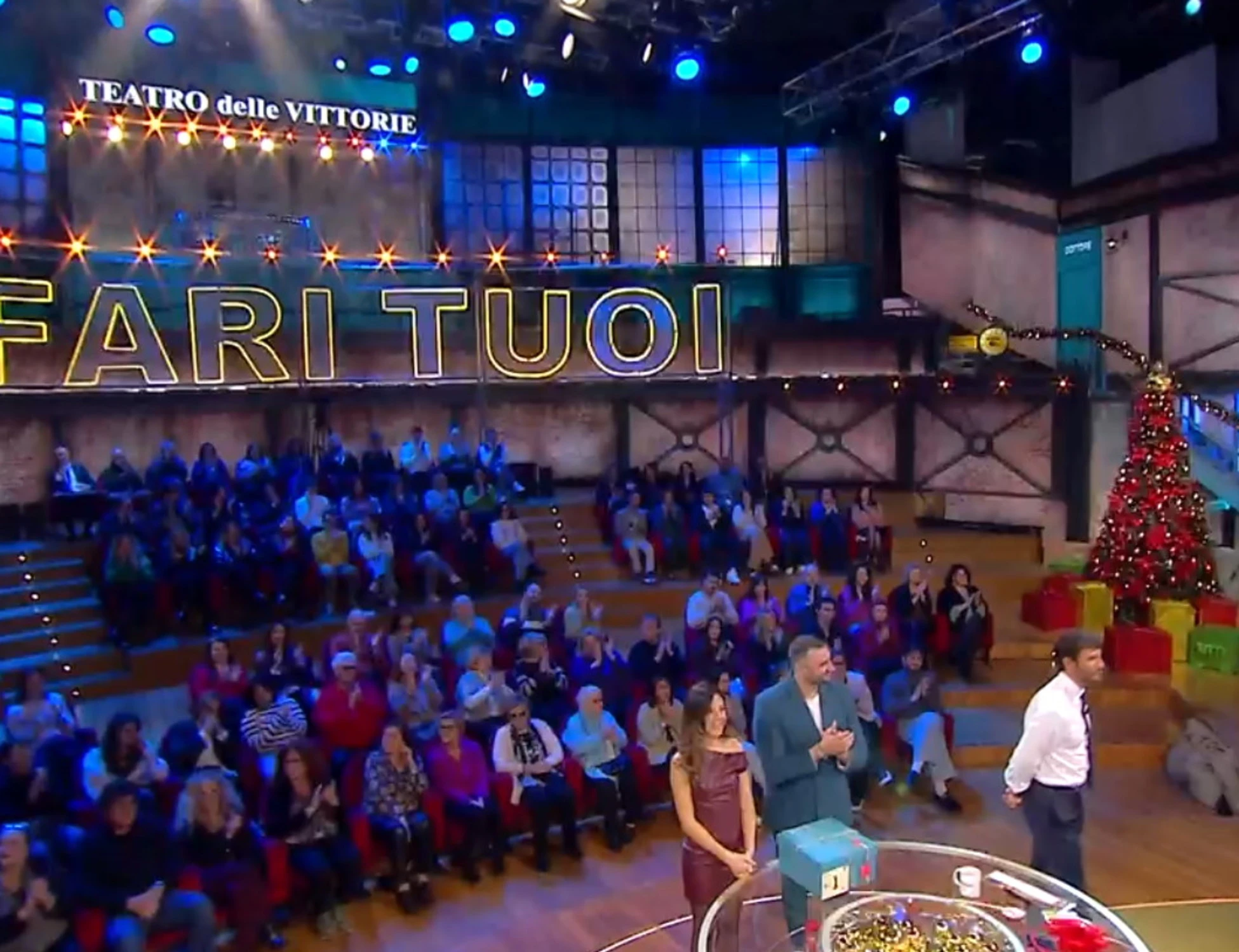 Affari Tuoi, "gli piacciono i cul*** ben scolpiti": la pesante accusa