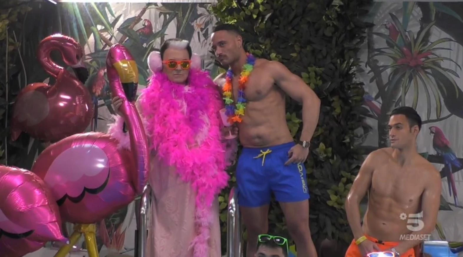 Grande Fratello, Cristiano Malgioglio lascia la D'Urso senza fiato: "Tre concorrenti sono omosessuali"