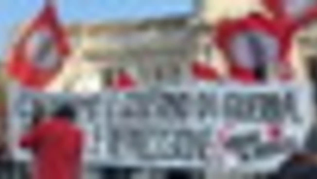 Manifestazione a Milano: "Cacciamo il governo di guerra e carovita"