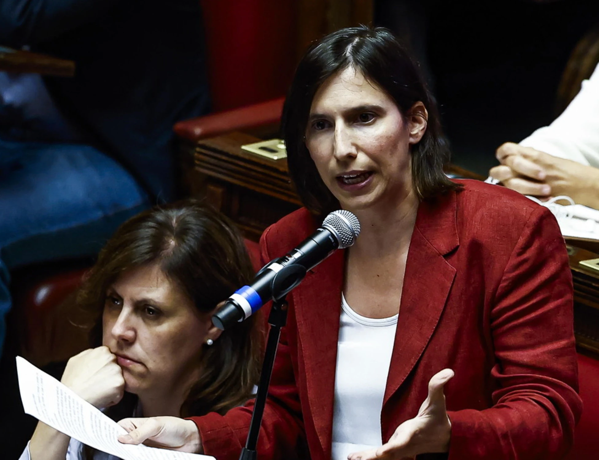 Immigrazione, FdI umilia Schlein con due numeri: "Abbiamo fatto bene"
