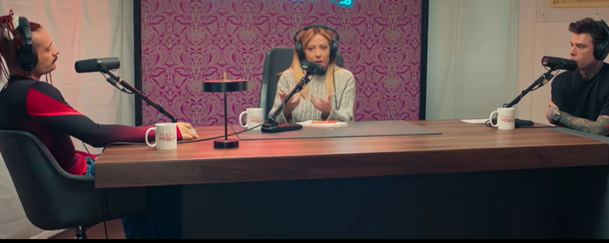 "Chi voterà Sì": Meloni gioca il jolly da Fedez, Mr Marra ko