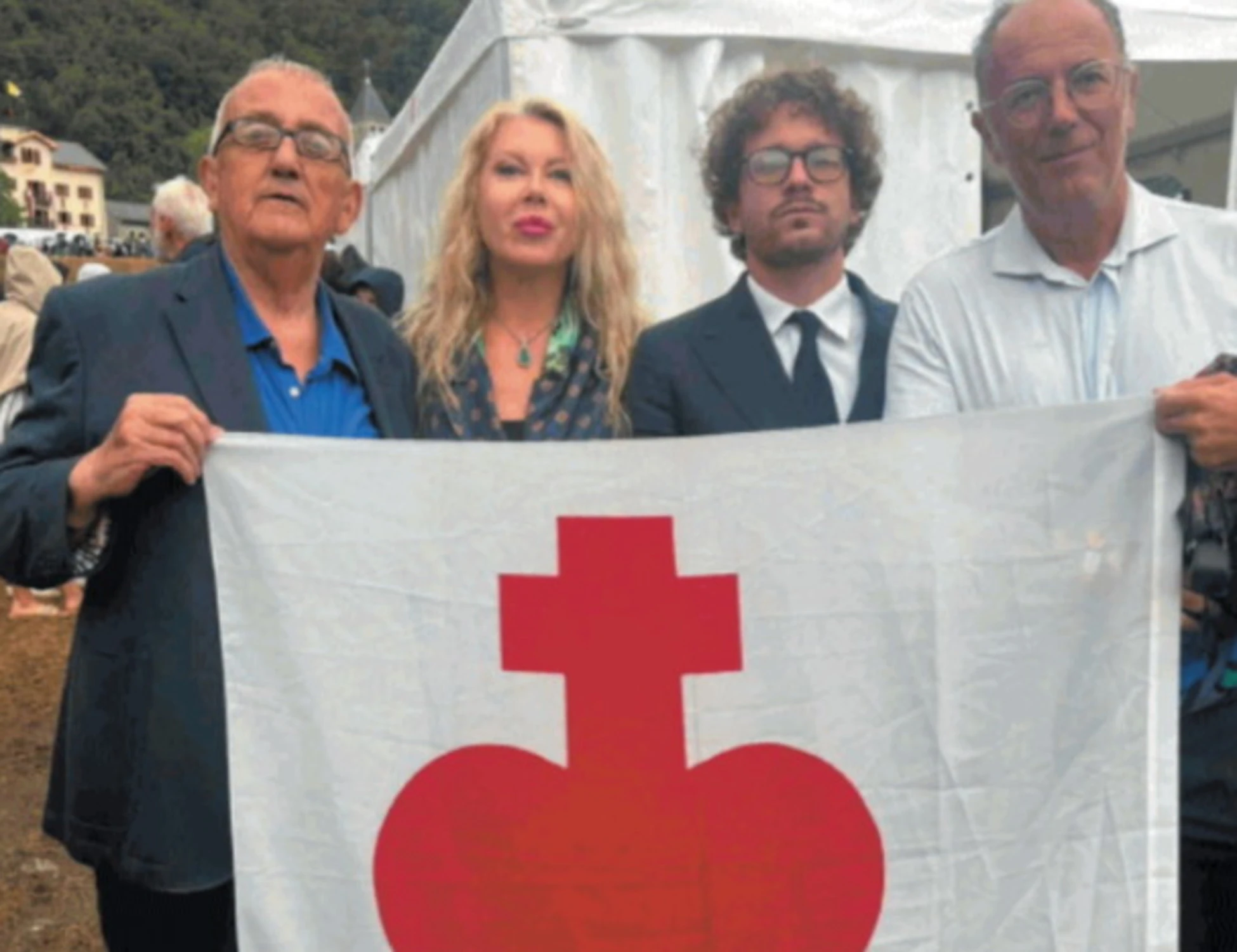 Papa Leone scomunica anche Vannacci per i vescovi lefebvriani