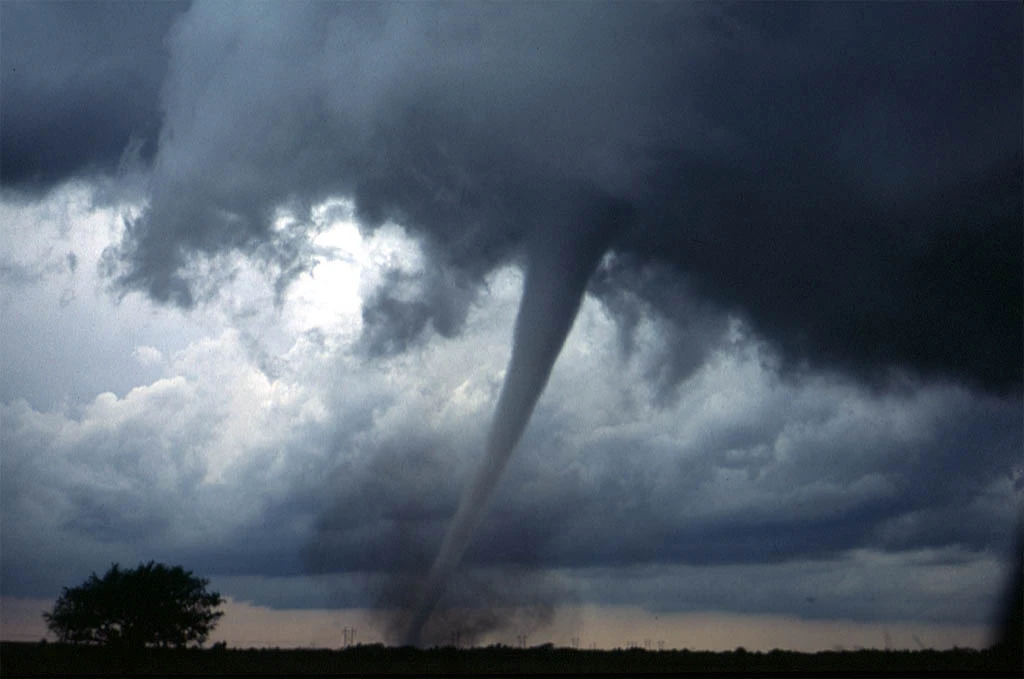 Meteo, vento fortissimo e tempeste: il primo morto in Calabria