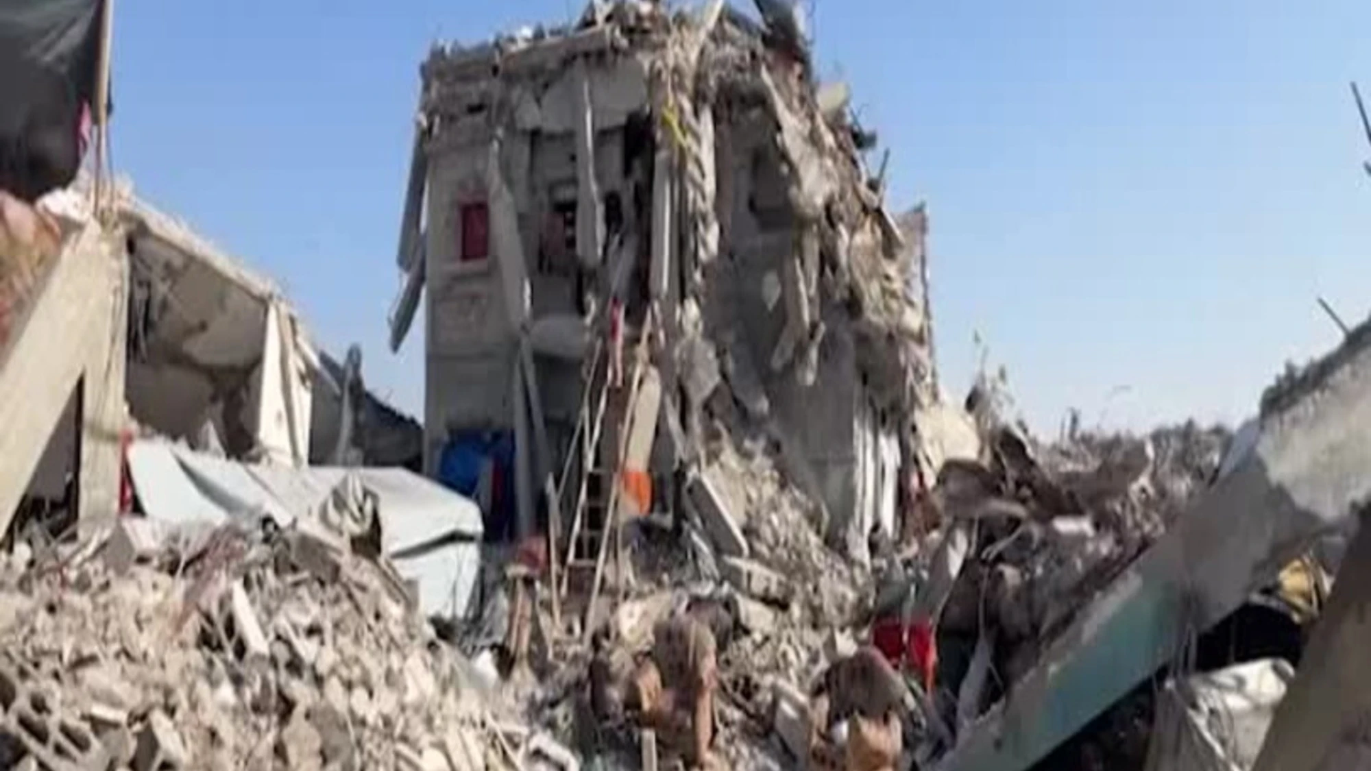 Gaza, i palestinesi preferiscono le loro case distrutte all'esilio