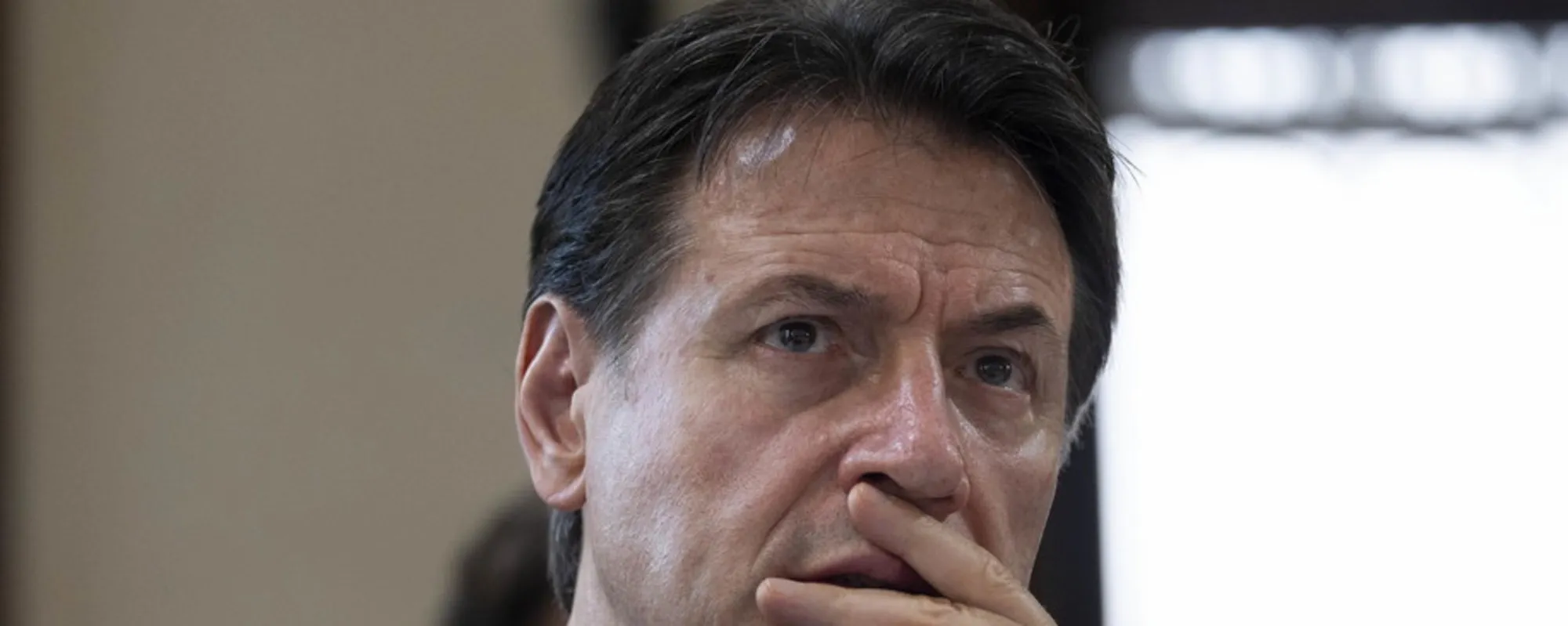 "In silenzio a Palazzo Chigi": Patrimoniale: Giuseppe Conte vuota il sacco