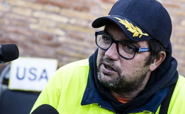 https://media.liberoquotidiano.it/X82cZisq02L701V1d0uyPXBFILjorif8soE6eLDD5SM/width:800/quality:90/aW1hZ2VzLzIwMjUvMDkvMTMvMDYwMDIxMDc0LTE5ZWIxNTNlLTU4NmQtNDYzYy04ZmRiLWJkOGIwMGRkODAwZS5qcGc.webp