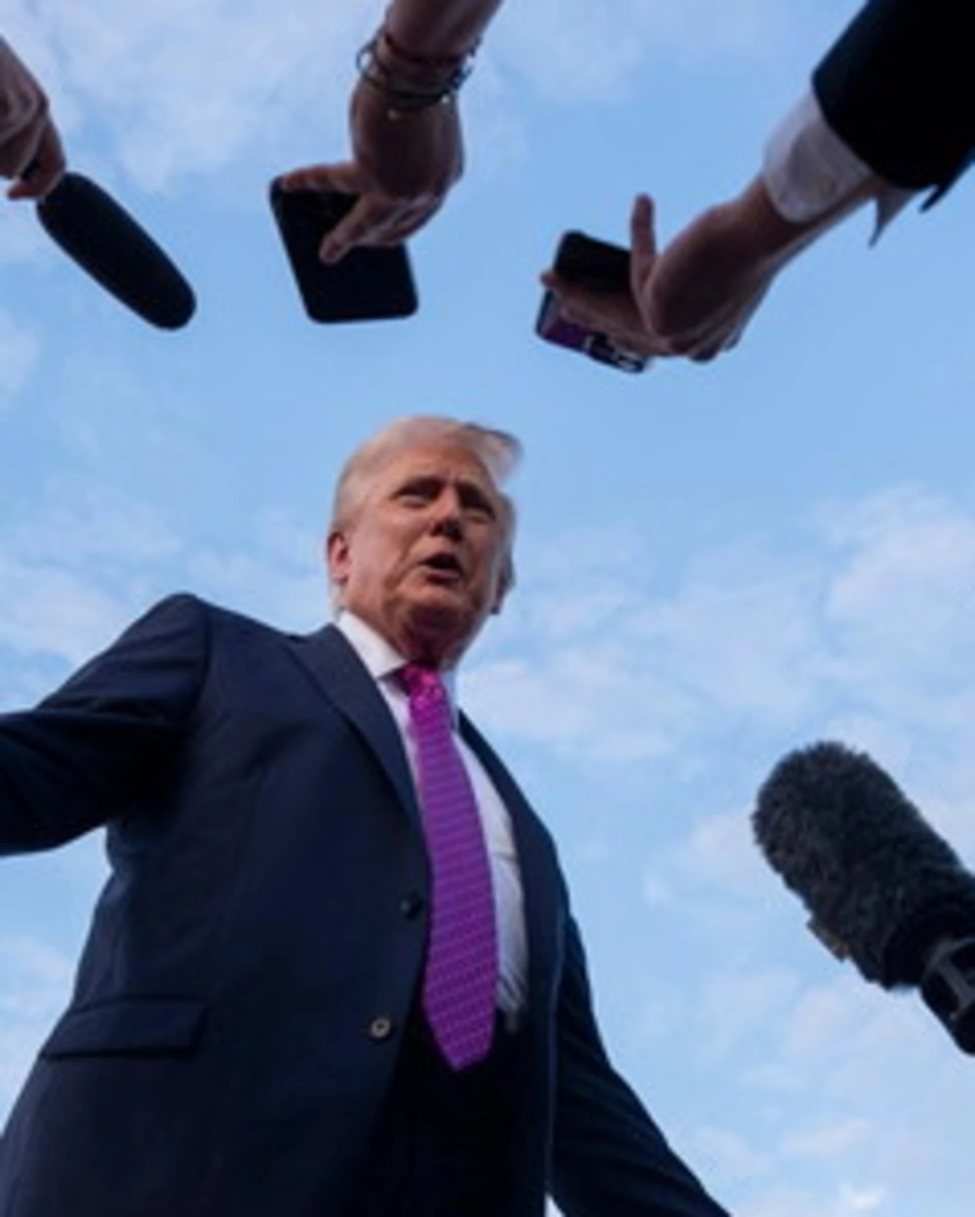 Trump avverte Hamas: "Firmate entro domenica o sarà l'inferno"